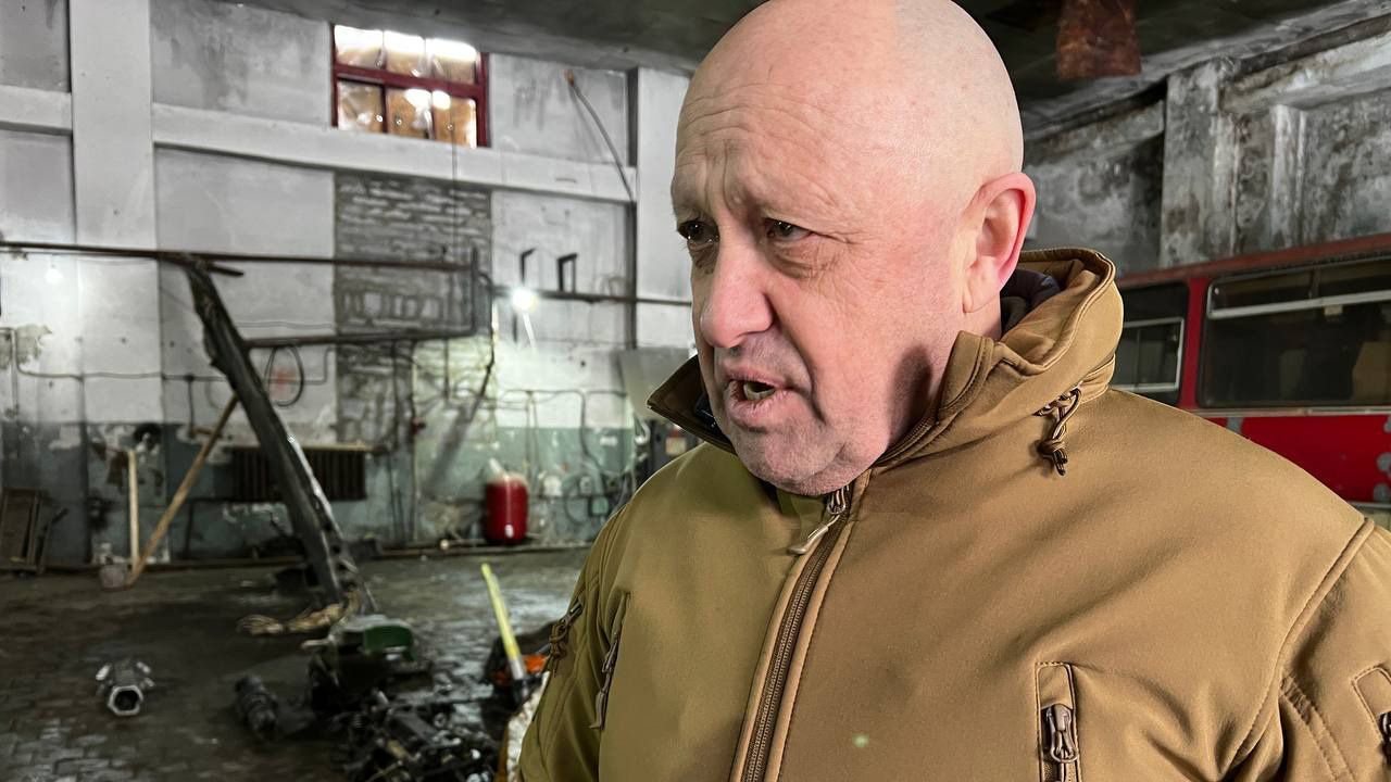 Пригожин частично проиграл фундаментальный конфликт с военным руководством России Пригожин частично проиграл фундаментальный конфликт с военным руководством России