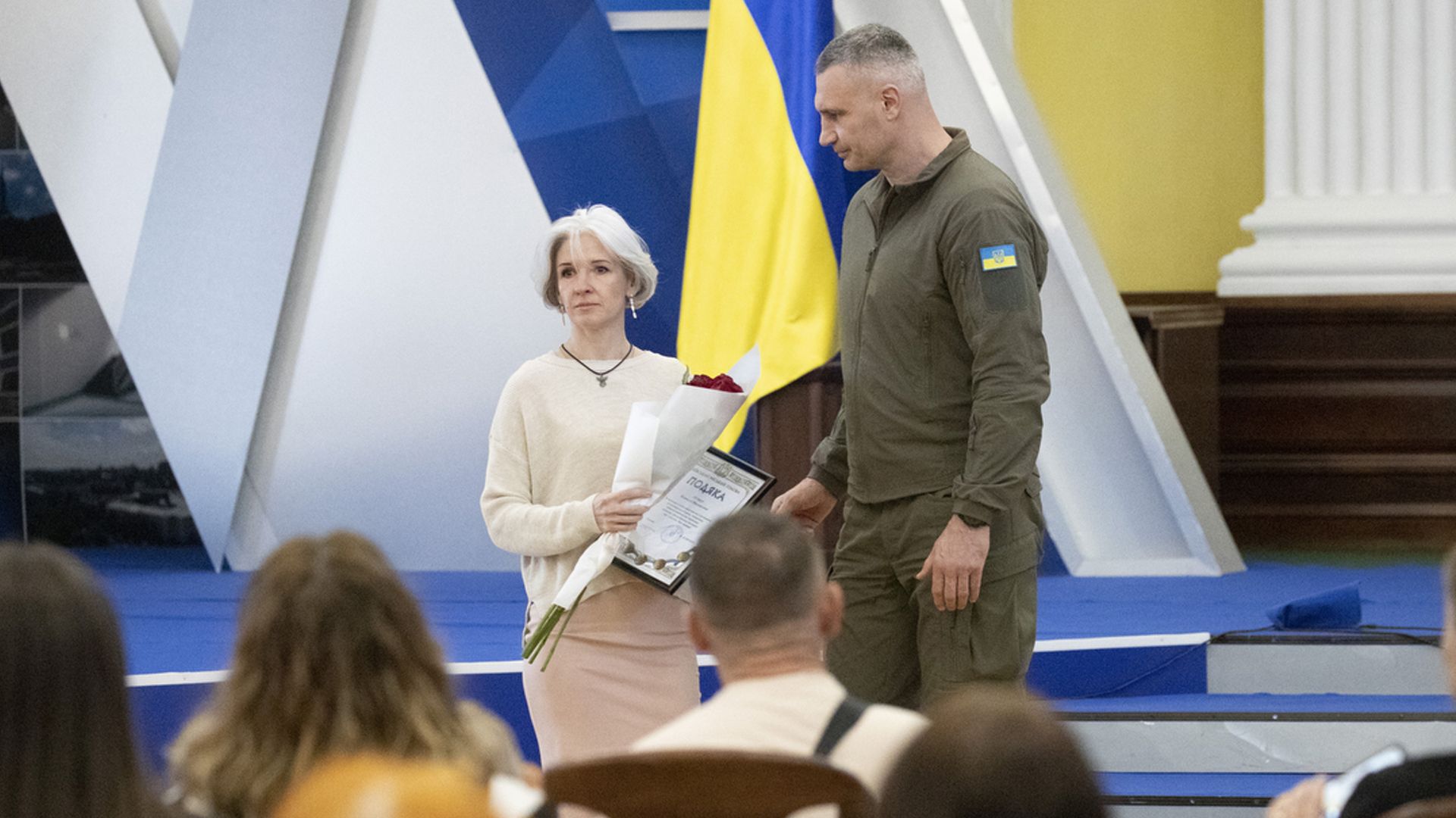 Кличко до Дня матері вручив відзнаки матерям і дружинам загиблих Героїв Кличко до Дня матері вручив відзнаки матерям і дружинам загиблих Героїв