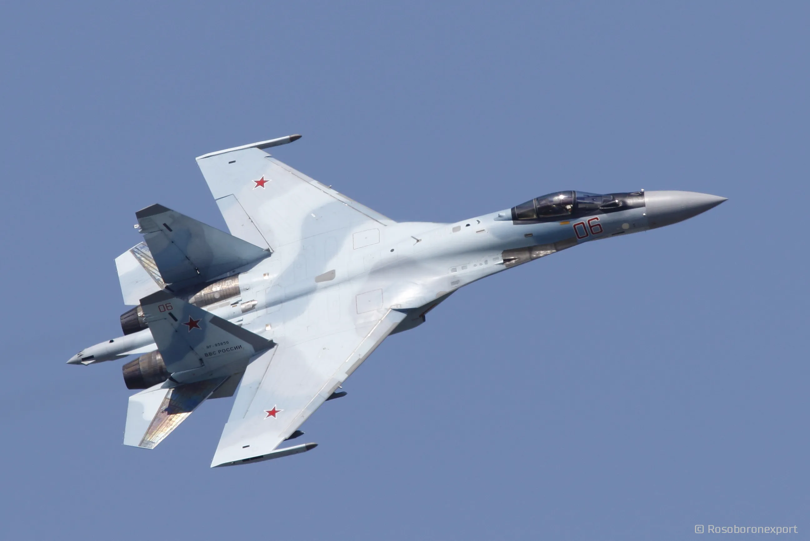 Многоцелевой российский истребитель Су-35