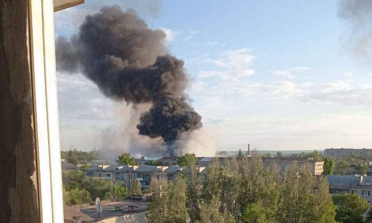 В Луганську другий день поспіль лунають вибухи В Луганську другий день поспіль лунають вибухи