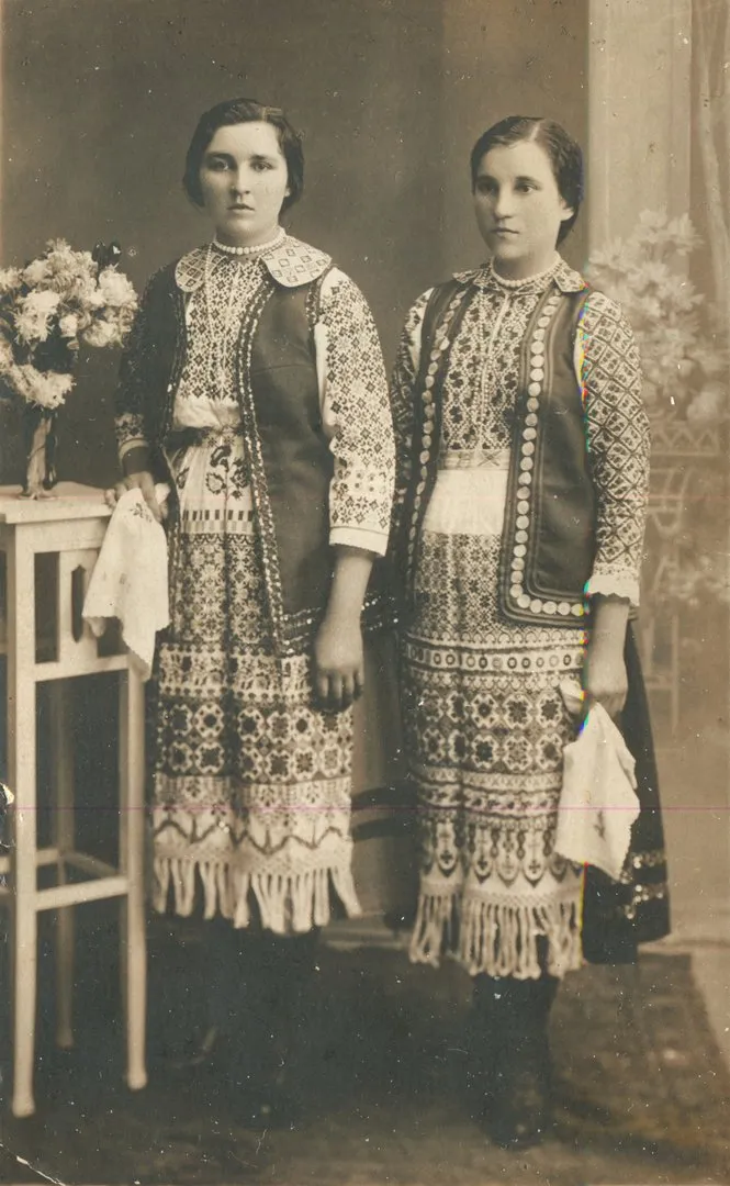 Стародавні вишиванки українців Стародавні вишиванки українців