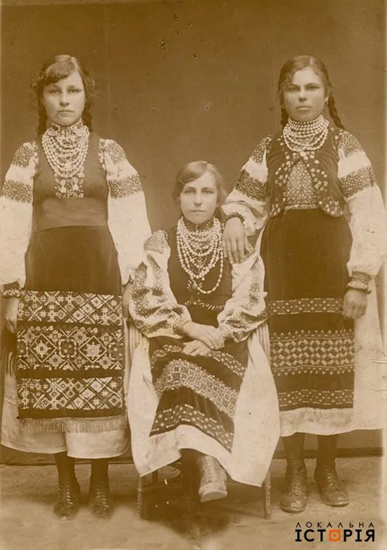 Стародавні вишиванки українців Стародавні вишиванки українців