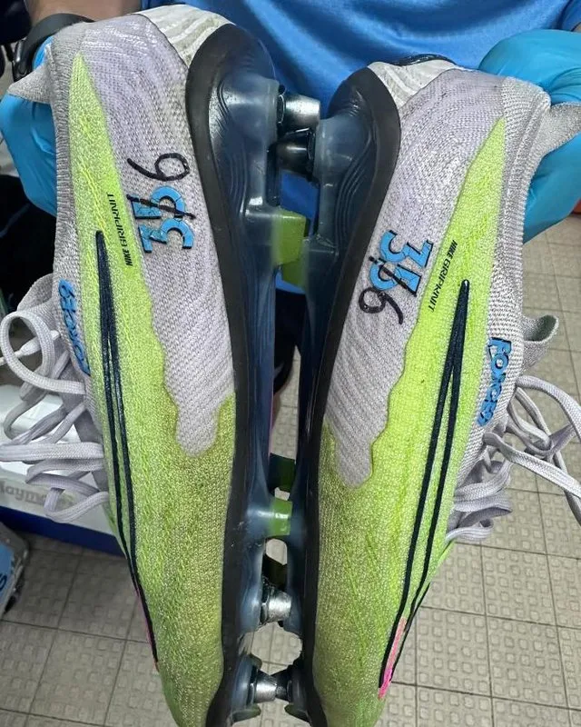 Голанд переправив цифру голів на своїх бутсах Голанд переправив цифру голів на своїх бутсах