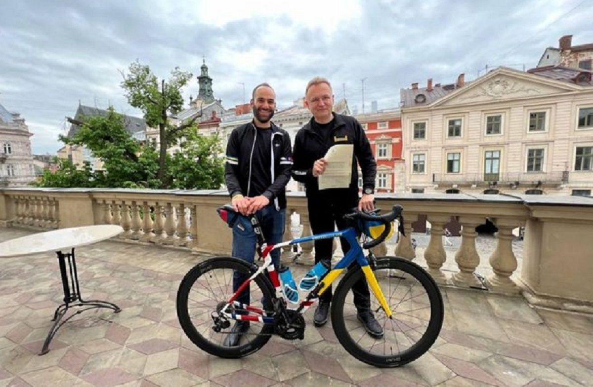 Британець проїхав на велосипеді з Лондона до Львова, щоб зібрати на розмінування України - 24 Канал