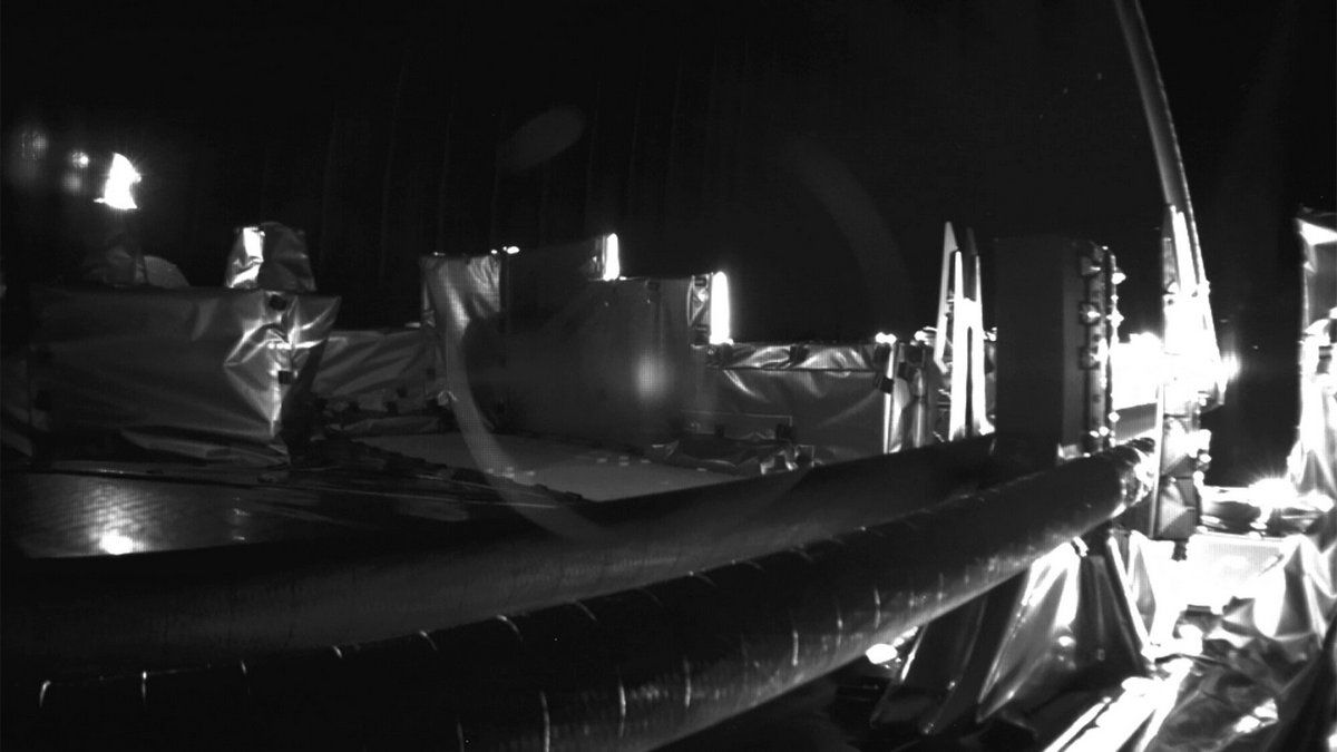 Зонд, який летить до Юпітера, успішно розгорнув головну антену Зонд, який летить до Юпітера, успішно розгорнув головну антену