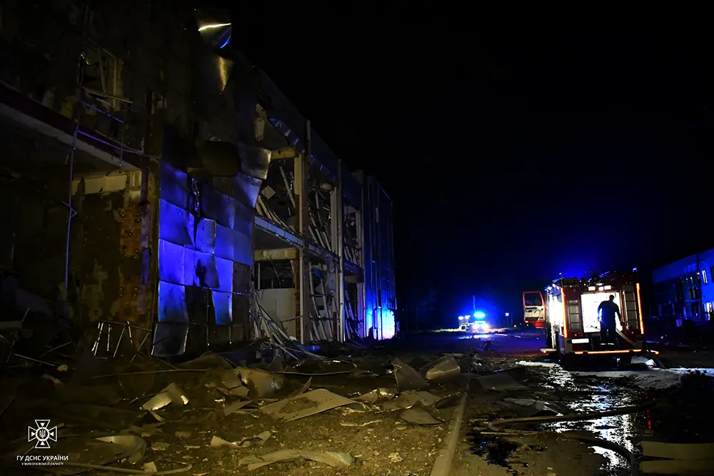 Наслідки руйнувань внаслідок ракетної атаки на Миколаїв