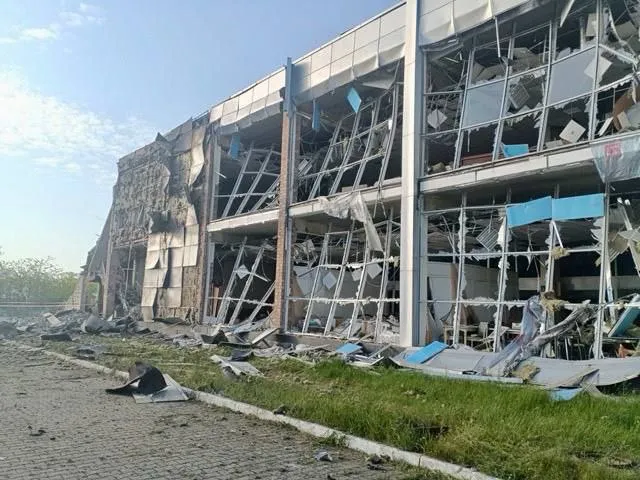 Последствия разрушений из-за ракетной атаки на Николаев
