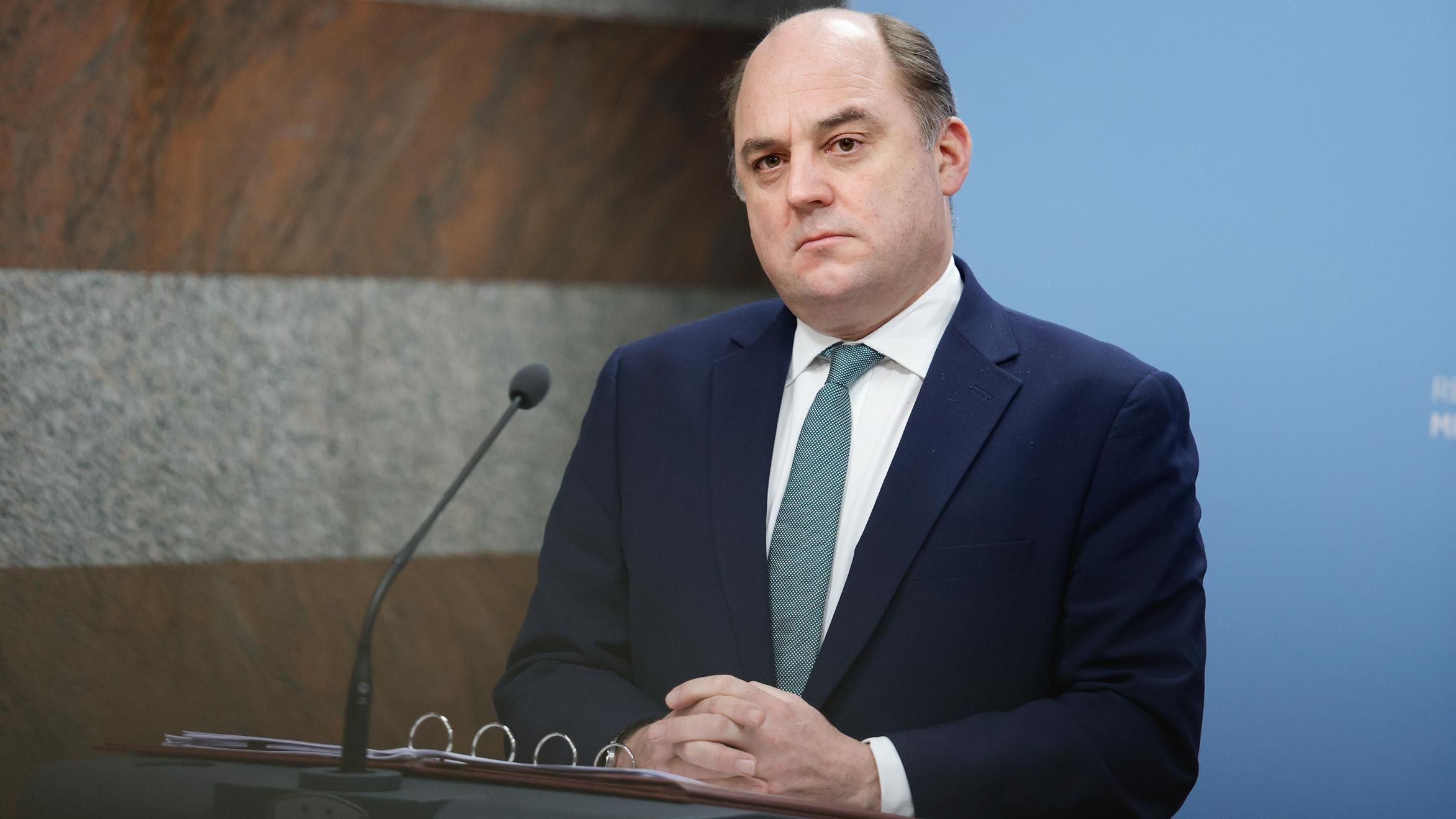 Зараз Україна не може вступити в НАТО Зараз Україна не може вступити в НАТО