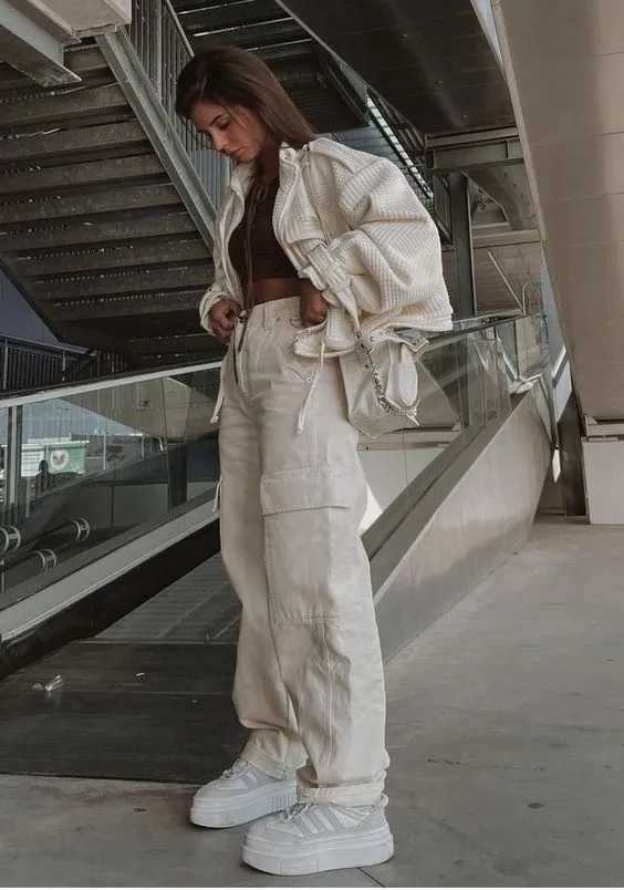 Стильні образи зі штанами карго Стильні образи зі штанами карго