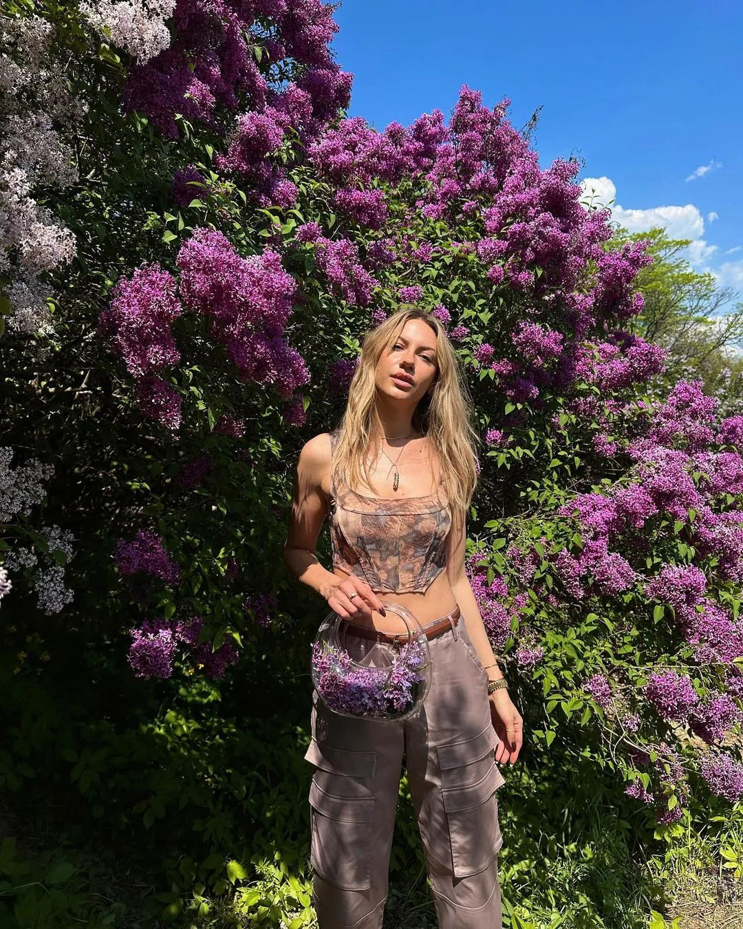 Стильні образи зі штанами карго Стильні образи зі штанами карго