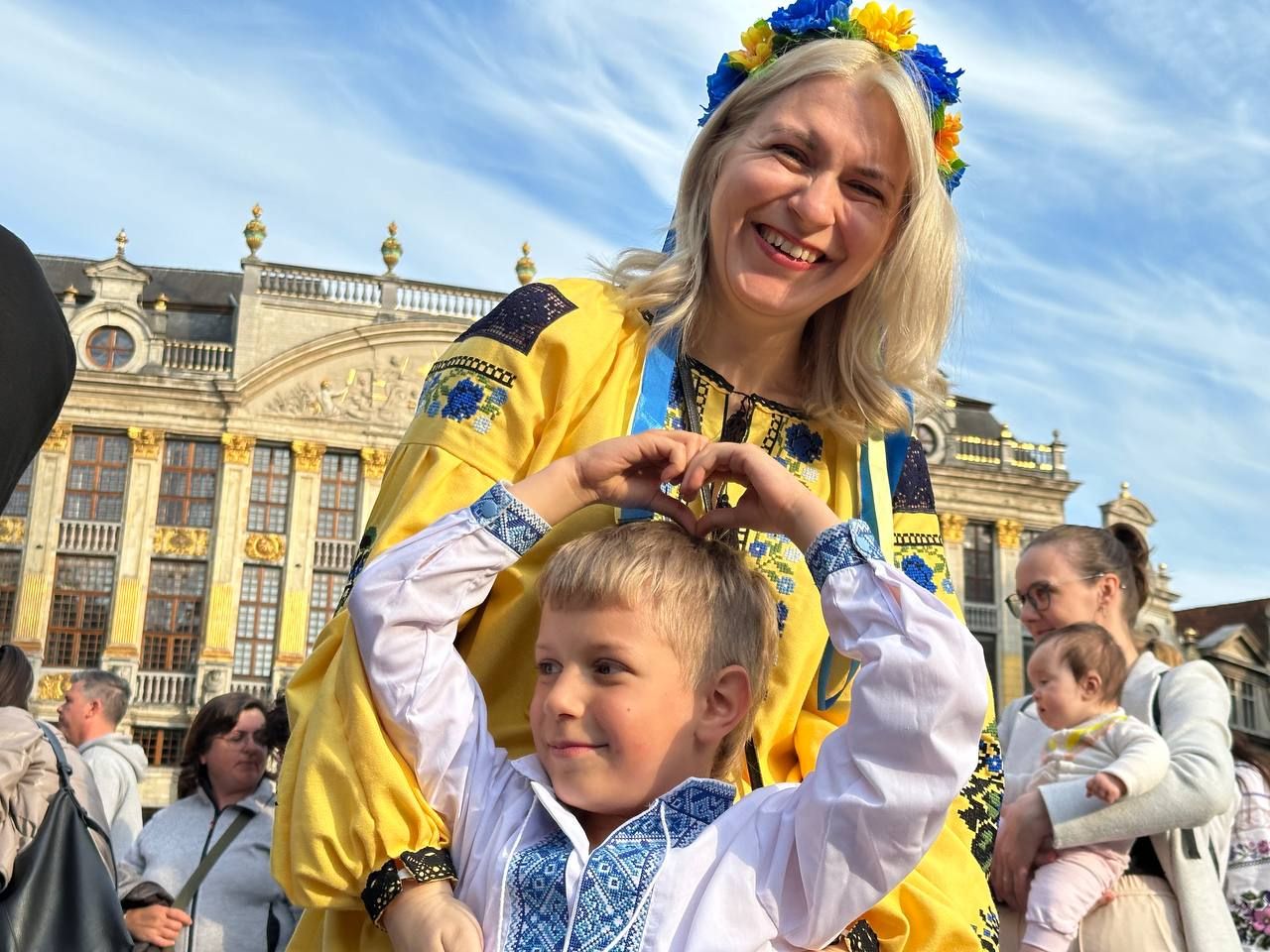 Як українці святкували День вишиванки у Брюсселі 18 травня 2023 - фото