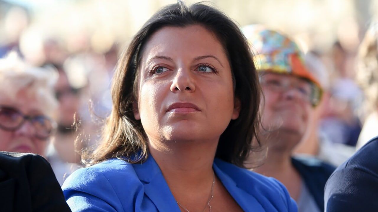 Симоньян нещодавно отримала пікантну посилку Симоньян нещодавно отримала пікантну посилку