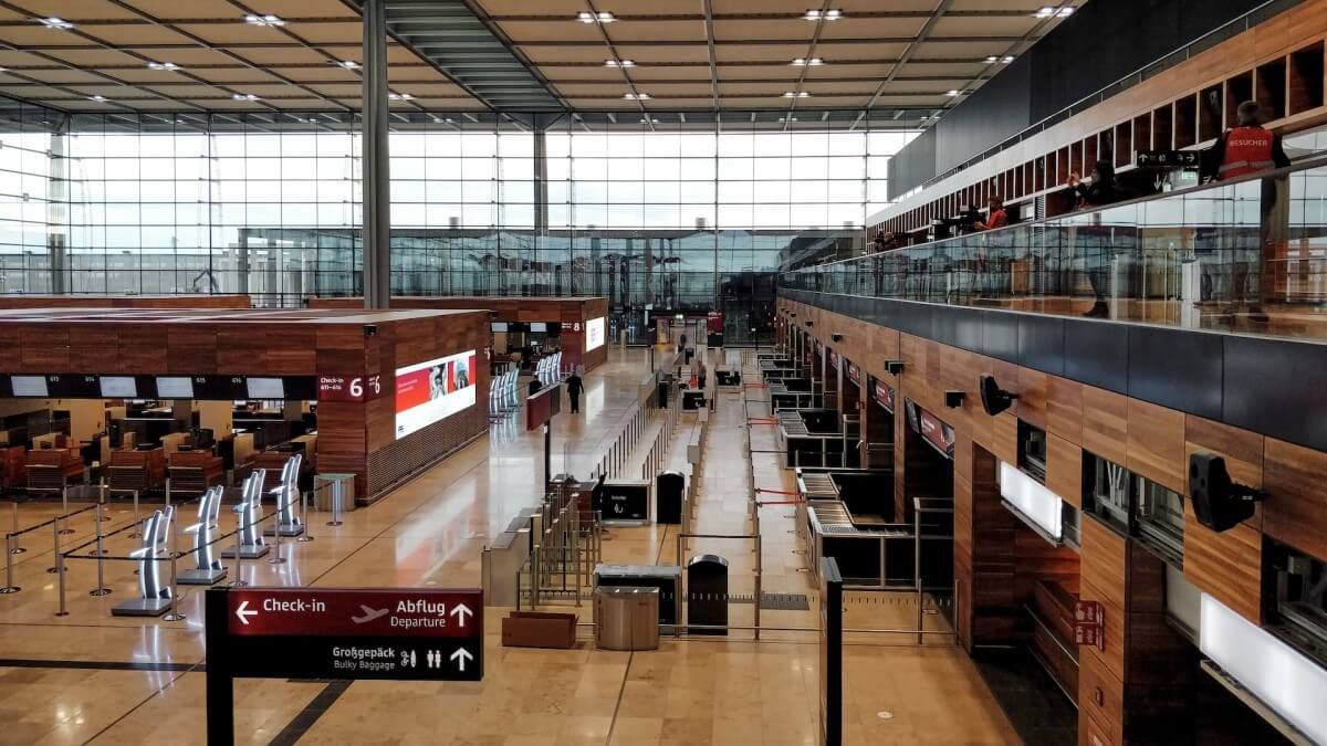 В аеропорту Берліна замість посадкових талонів використовують FaceID