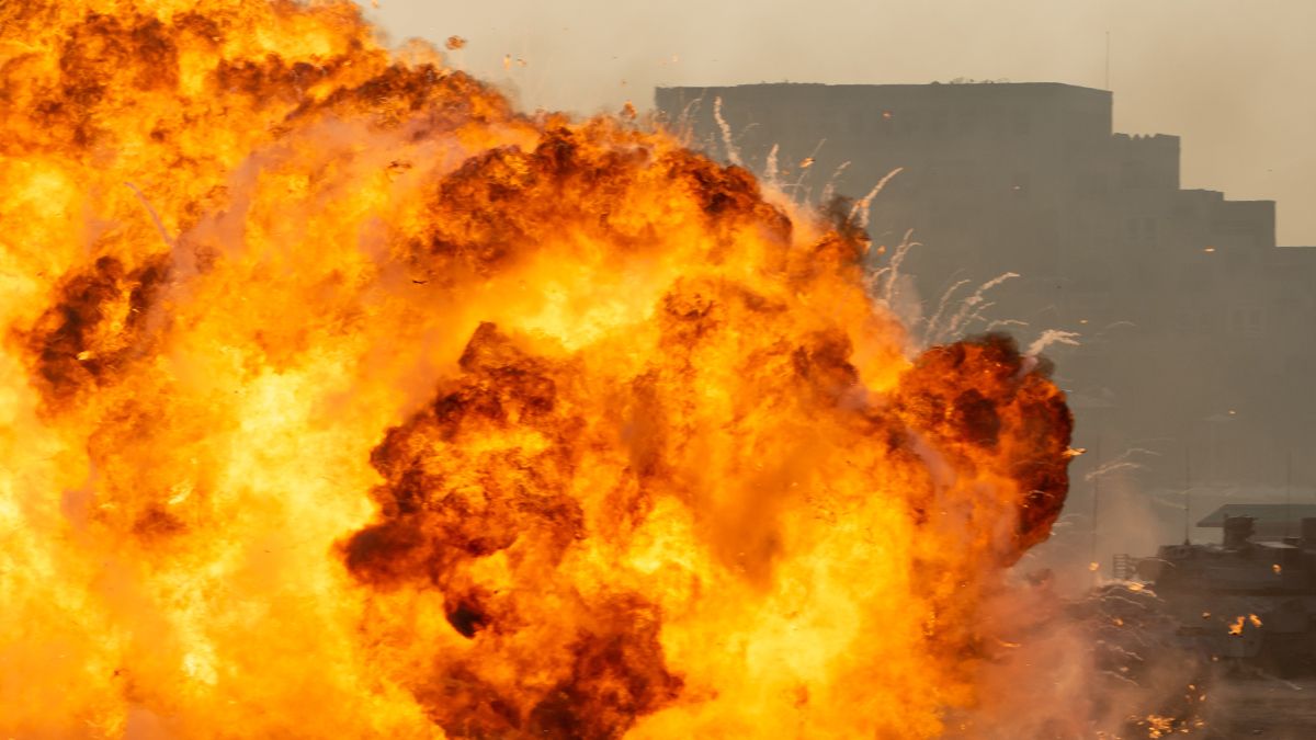 Поддельное фото взрыва рядом с Пентагоном обвалило рынок