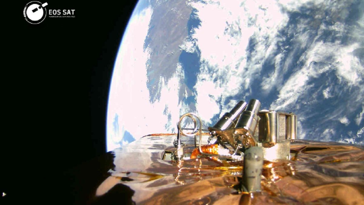 Первые фото со спутника EOS SAT-1