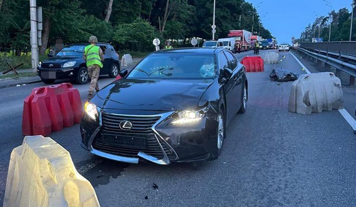 Судья сбил нацгвардейца на блокпоста - у Тандыра принудительно возьмут биологические образцы - 24 Канал Судья сбил нацгвардейца на блокпоста - у Тандыра принудительно возьмут биологические образцы - 24 Канал