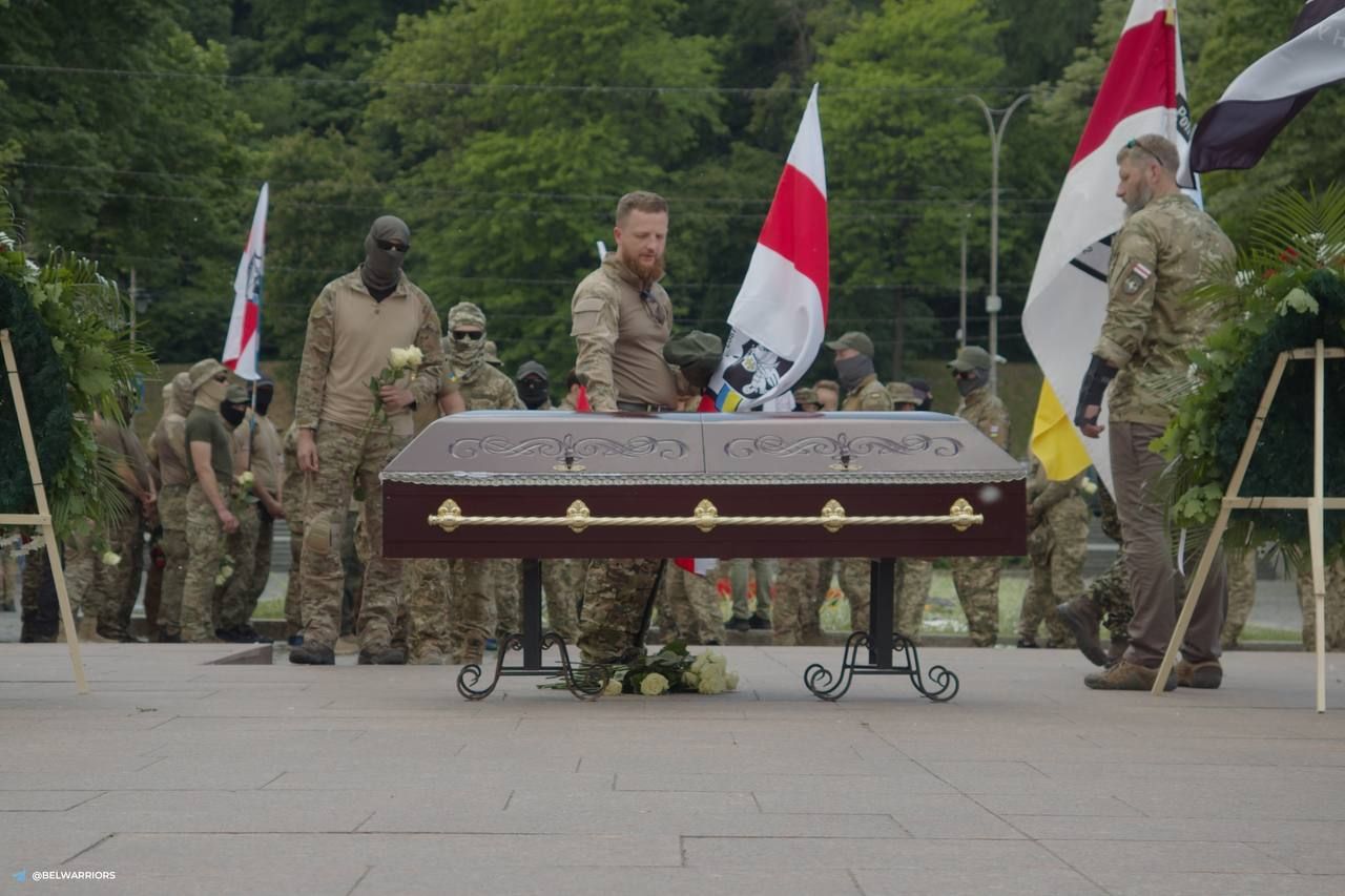 У Києві попрощалися з білорусом Мирославом Лазовським, який загинув під Бахмутом У Києві попрощалися з білорусом Мирославом Лазовським, який загинув під Бахмутом