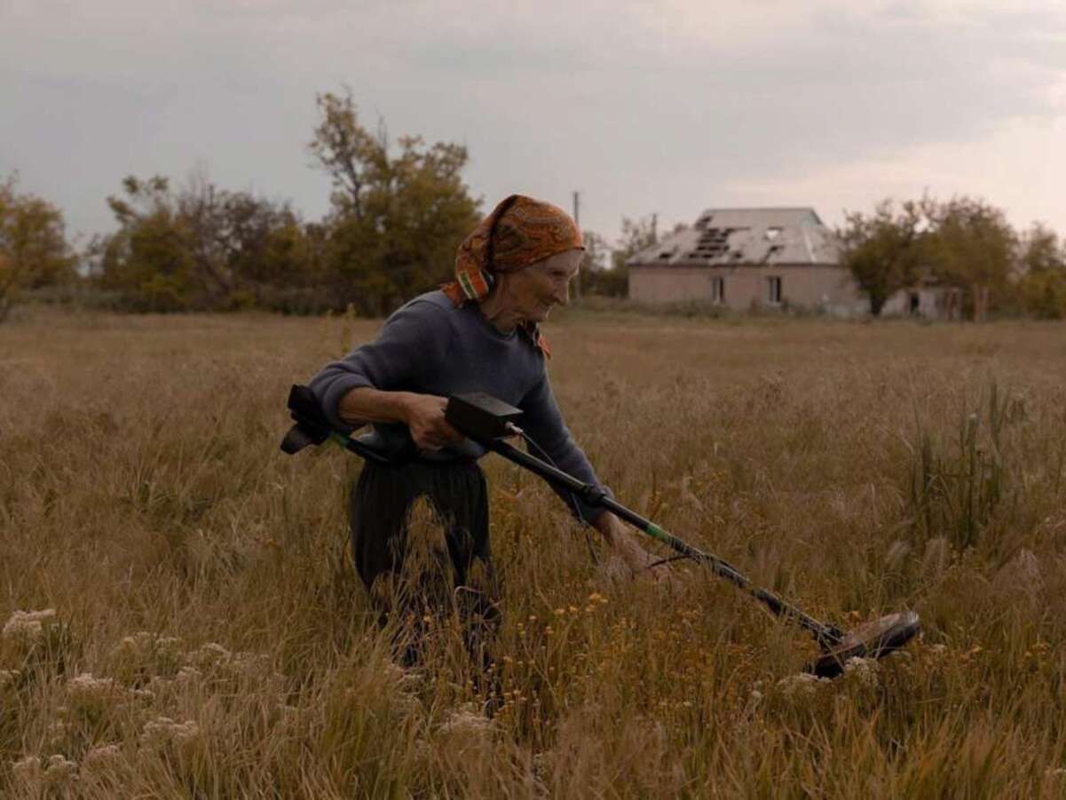 Ганна Пліхчинська стала саперкою заради своєї корови - фото Ганна Пліхчинська стала саперкою заради своєї корови - фото