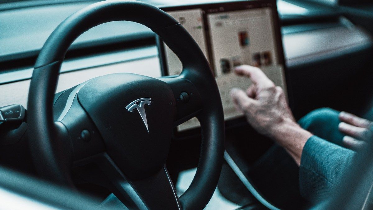 Бывший работник Tesla слил тысячи отчетов о неисправностях автопилота Бывший работник Tesla слил тысячи отчетов о неисправностях автопилота