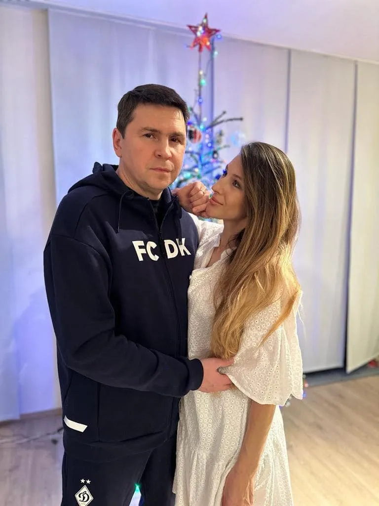 Михаил Подоляк с женой Михаил Подоляк с женой