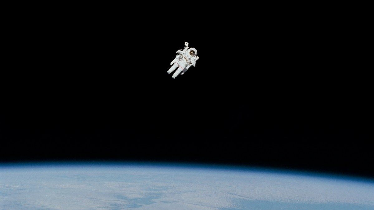 Прямо сейчас на орбите Земли находится больше людей, чем когда-либо. Прямо сейчас на орбите Земли находится больше людей, чем когда-либо.