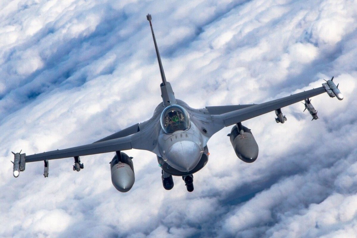 Где будут базироваться истребители F-16