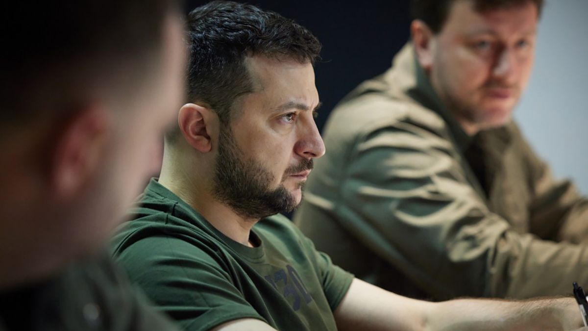 Зеленский прибыл в Одессу и встретился с военными Зеленский прибыл в Одессу и встретился с военными