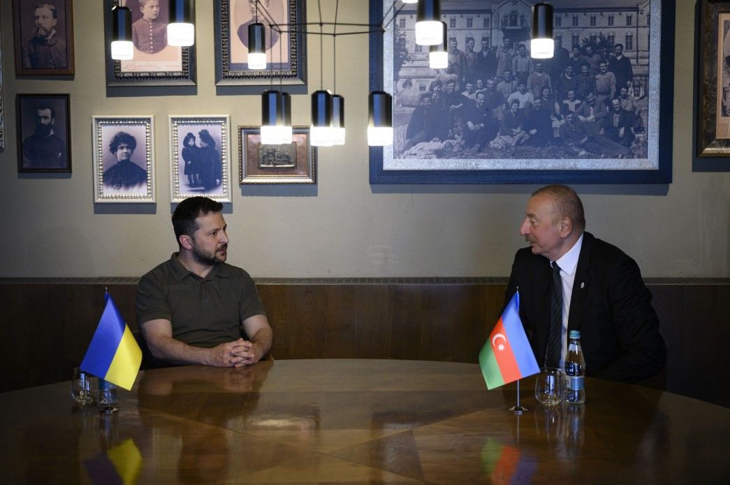 Зеленський зустрівся з Алієвим