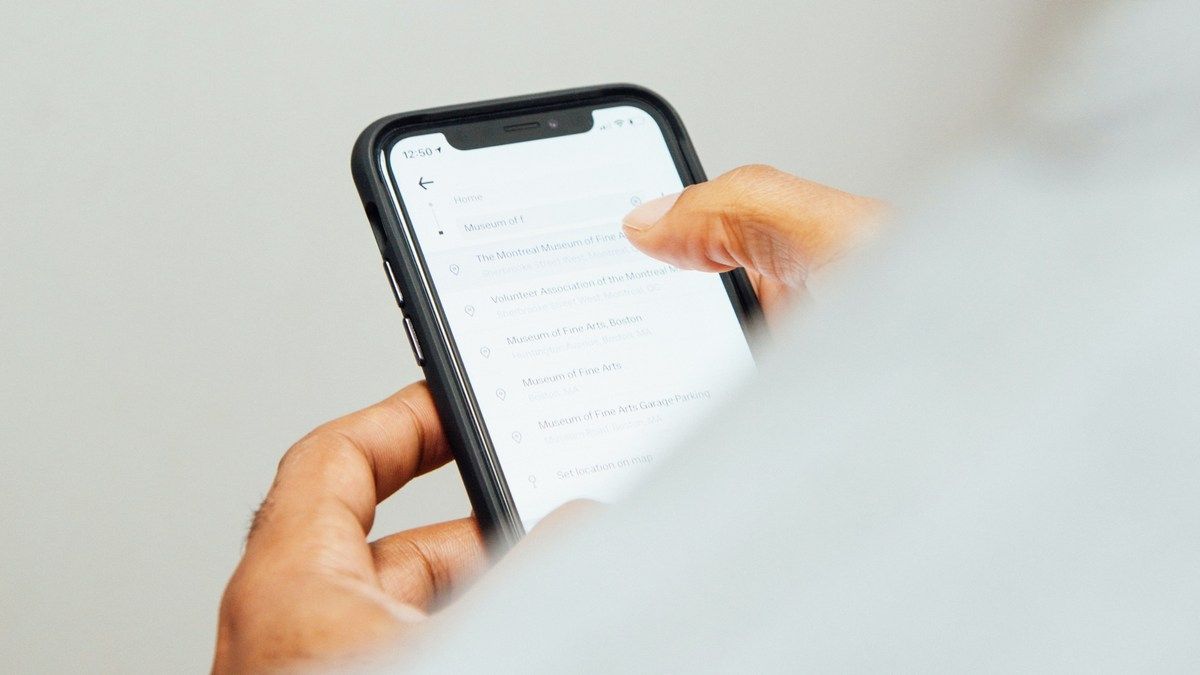 Росія звинувачує Apple у співпраці зі спецслужбами США та шпигунстві за російськими iPhone Росія звинувачує Apple у співпраці зі спецслужбами США та шпигунстві за російськими iPhone