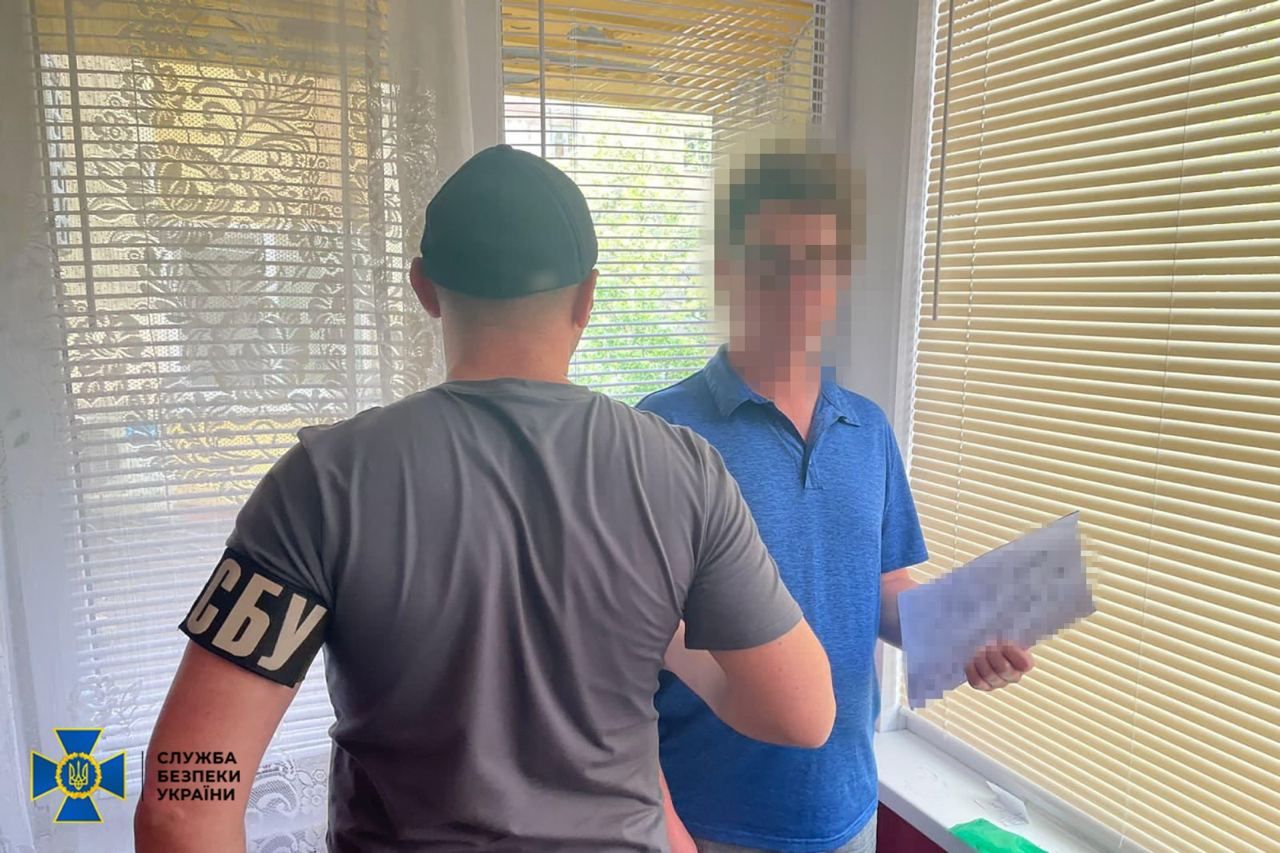 Работал на окупантов и ездил в Москву на "обучение": СБУ задержала чиновника Херсонской ОВА - 24 Канал Работал на окупантов и ездил в Москву на "обучение": СБУ задержала чиновника Херсонской ОВА - 24 Канал