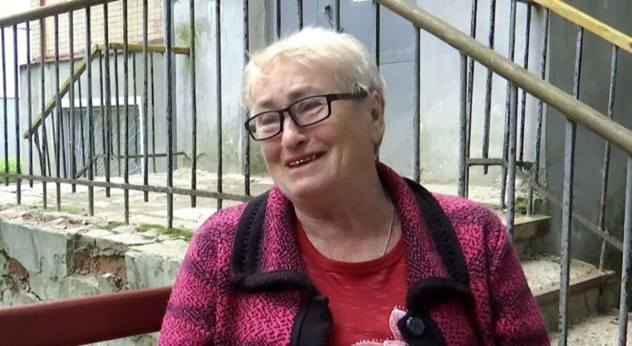 Ти будеш прильоти фотографіровать - як живе бабця з Бахмута, яка стала зіркою тікток - 24 Канал Ти будеш прильоти фотографіровать - як живе бабця з Бахмута, яка стала зіркою тікток - 24 Канал