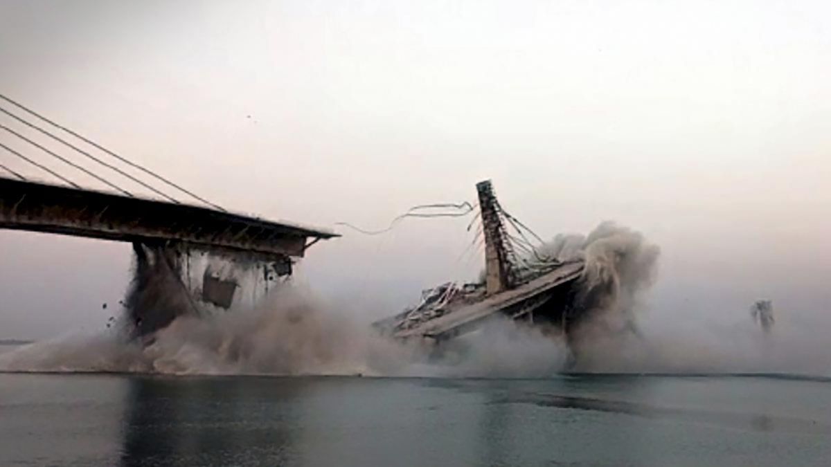 В Індії вдруге обвалився міст у Біхарі В Індії вдруге обвалився міст у Біхарі