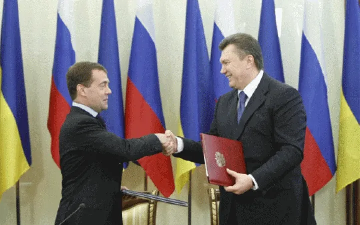 Янукович и Медведев при подписании Харьковских соглашений