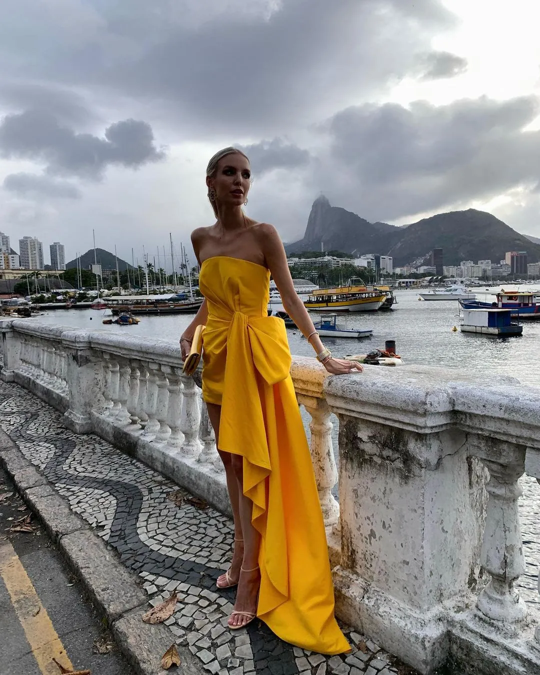 Золоті босоніжки – тренд літа 2023 Золоті босоніжки – тренд літа 2023