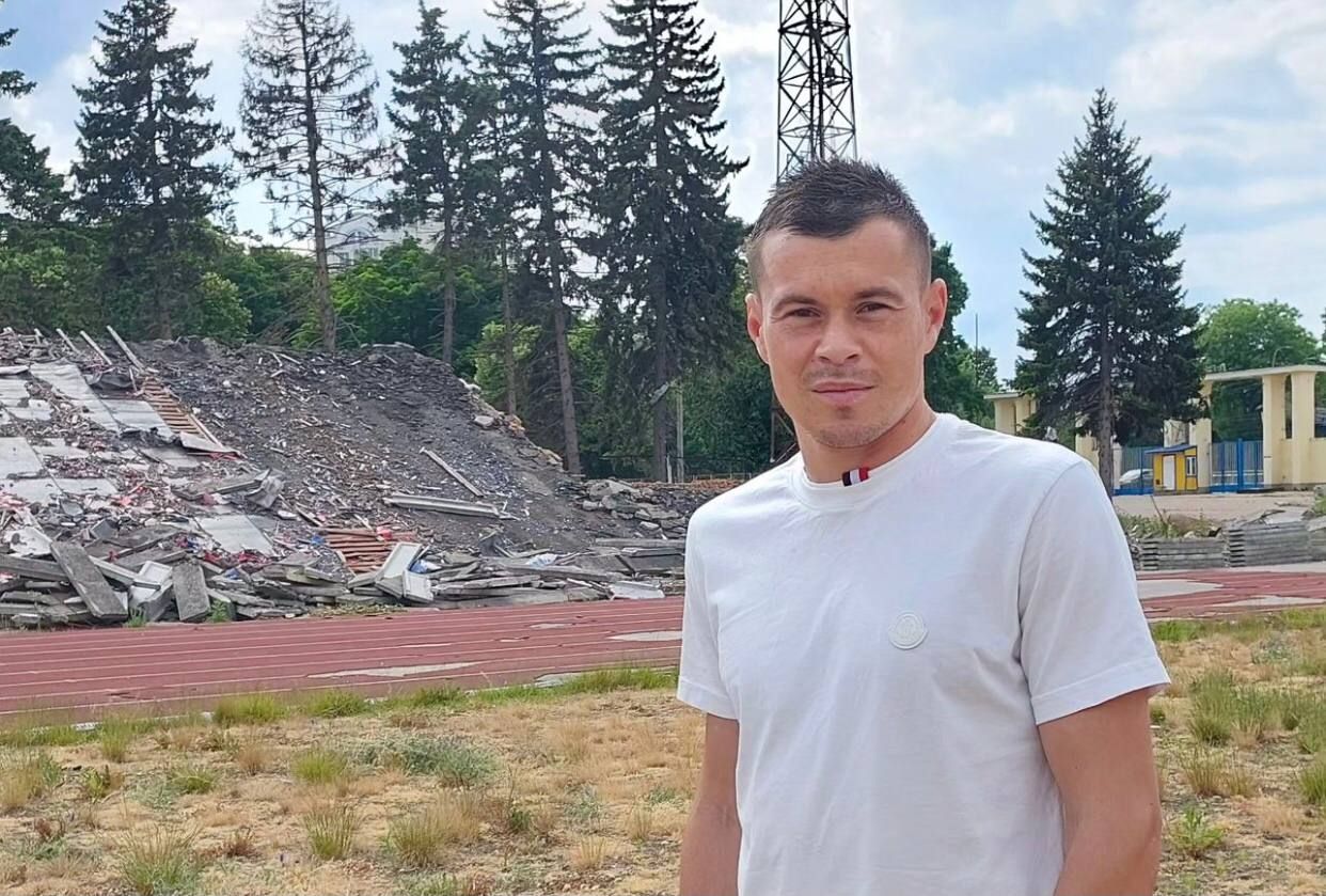 Єгор Картушов на стадіоні в Чернігові