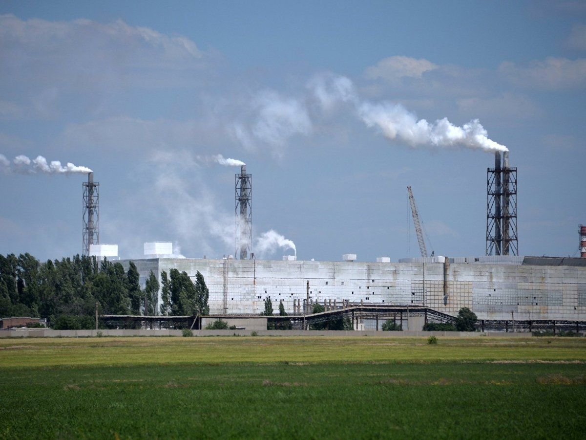 Россия хочет взорвать завод "Титан" в Крыму Россия хочет взорвать завод "Титан" в Крыму