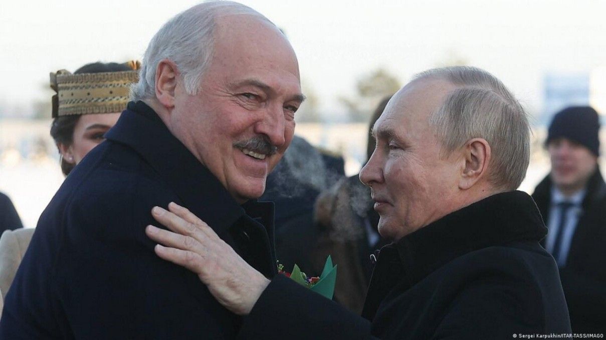 Лукашенко допомагає Путіну зі зброєю