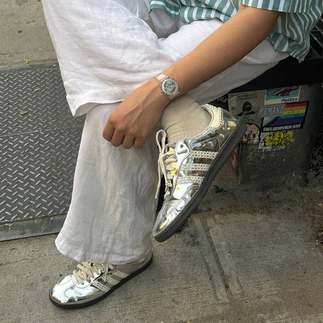 Трендові кросівки на літо у відтінку металік