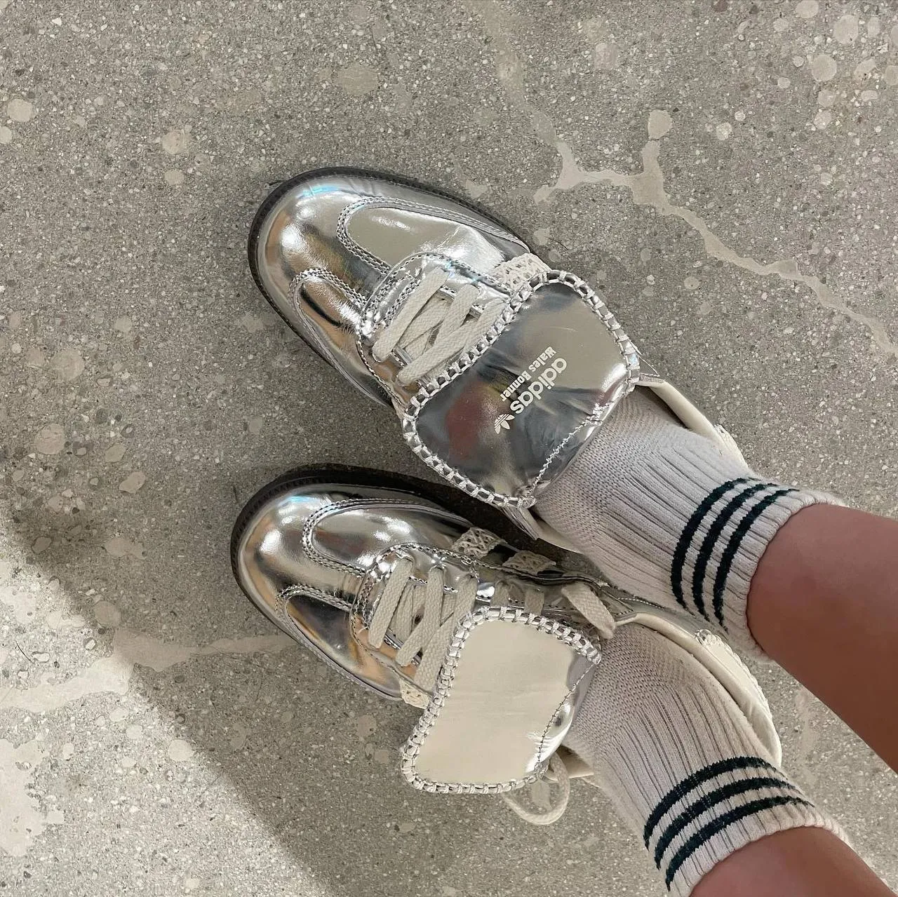 Трендові кросівки на літо у відтінку металік Трендові кросівки на літо у відтінку металік