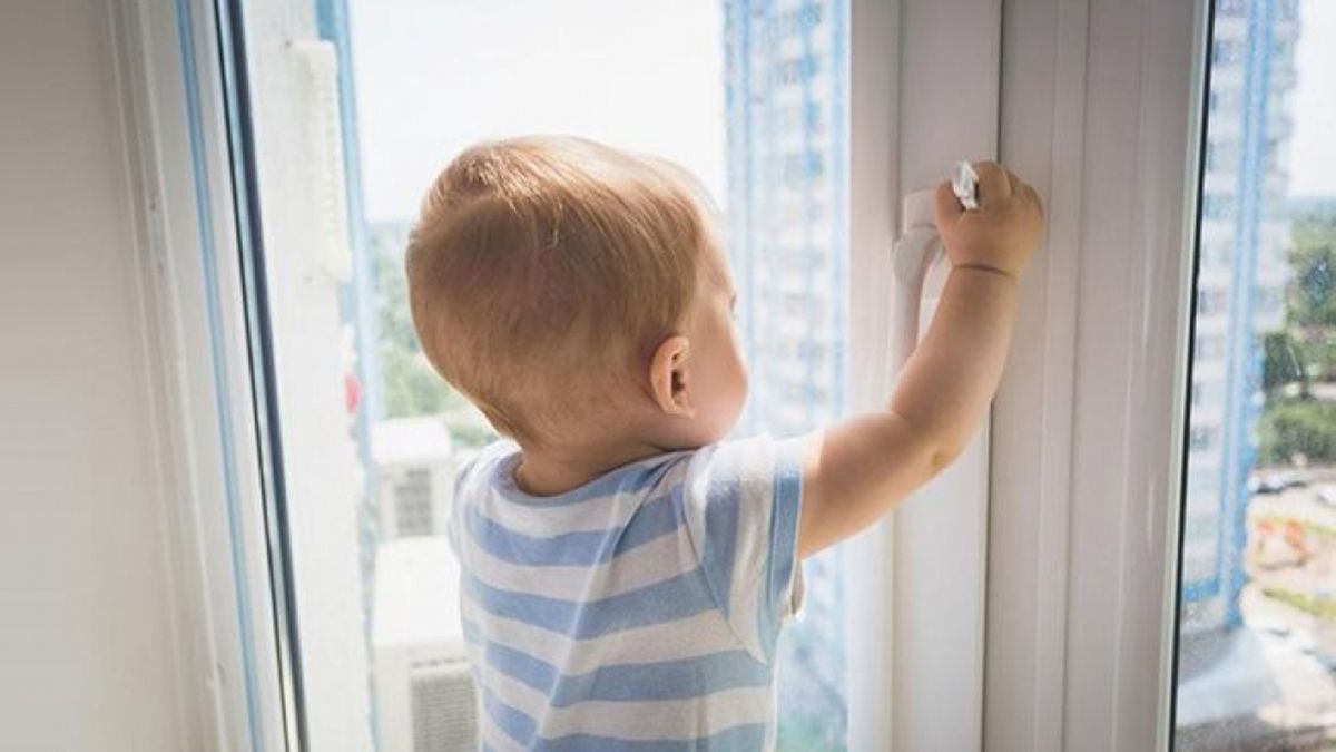У Дрогобичі з вікна випав 3-річнийхлопчик – в якому стані дитина