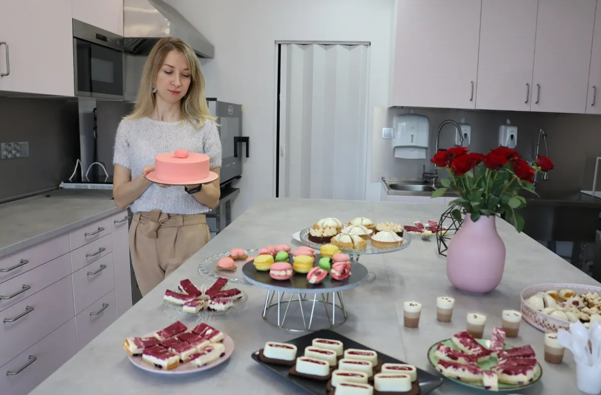 Виктория и кондитерские изделия, которые она создает Виктория и кондитерские изделия, которые она создает