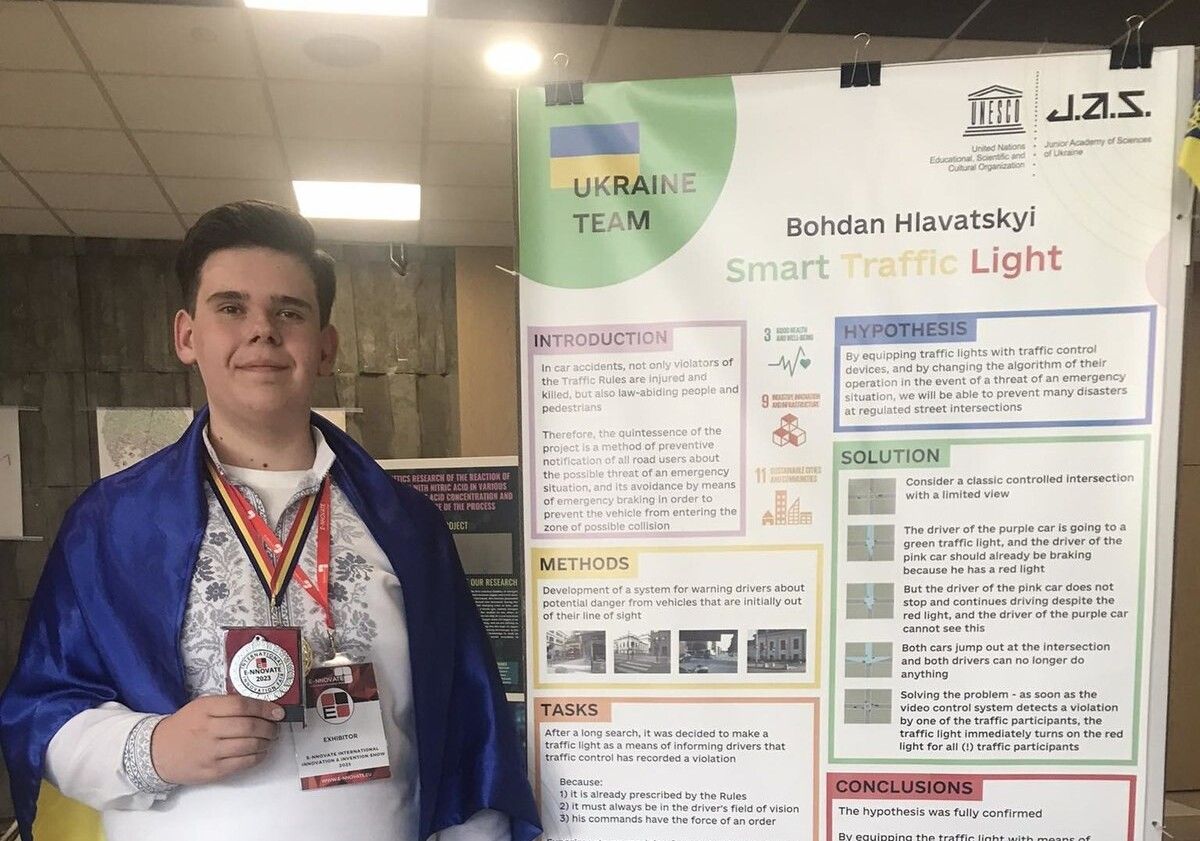 Богдан Главацкий создал "умный светофор" Богдан Главацкий создал "умный светофор"