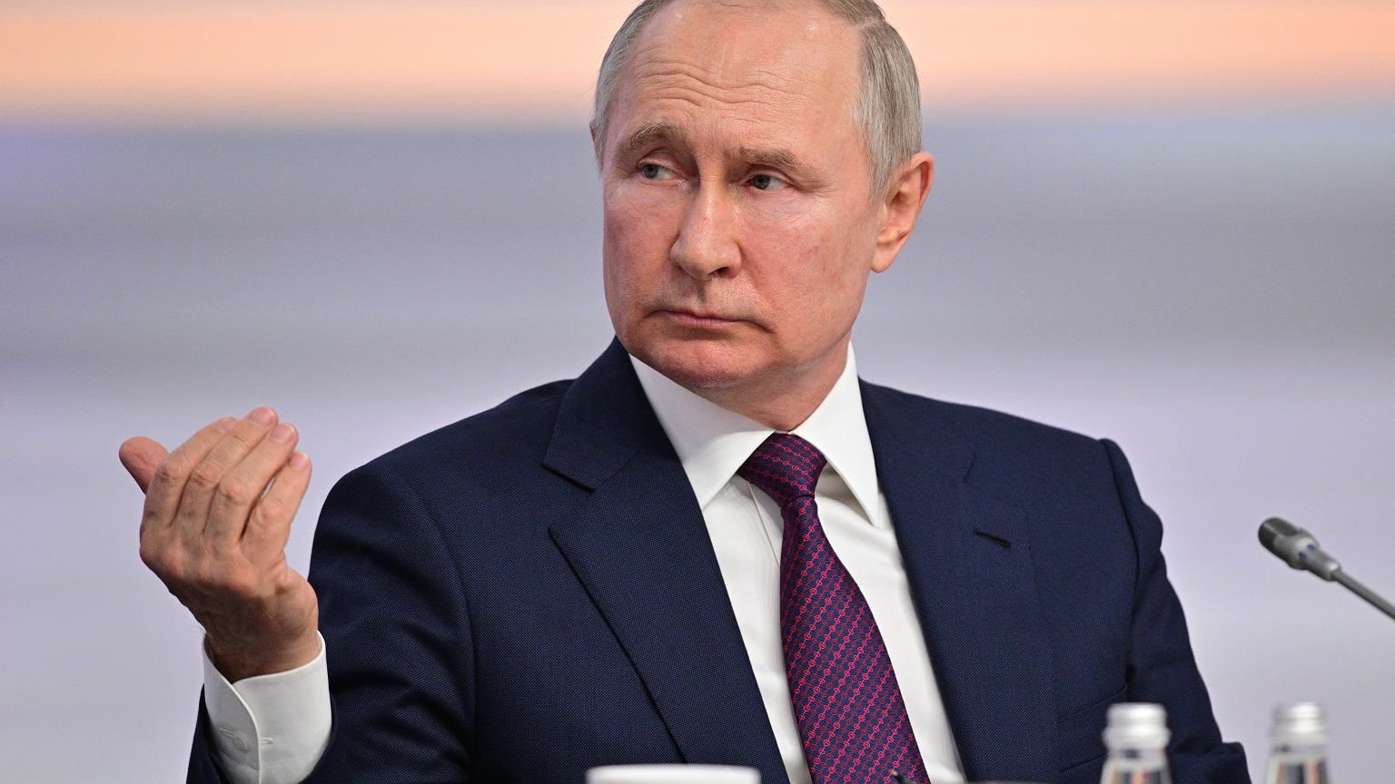 Владимир Путин пригрозил новыми обстрелами Киева
