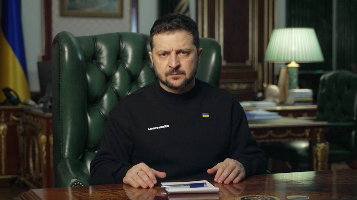 Зеленський звернувся до українців Зеленський звернувся до українців