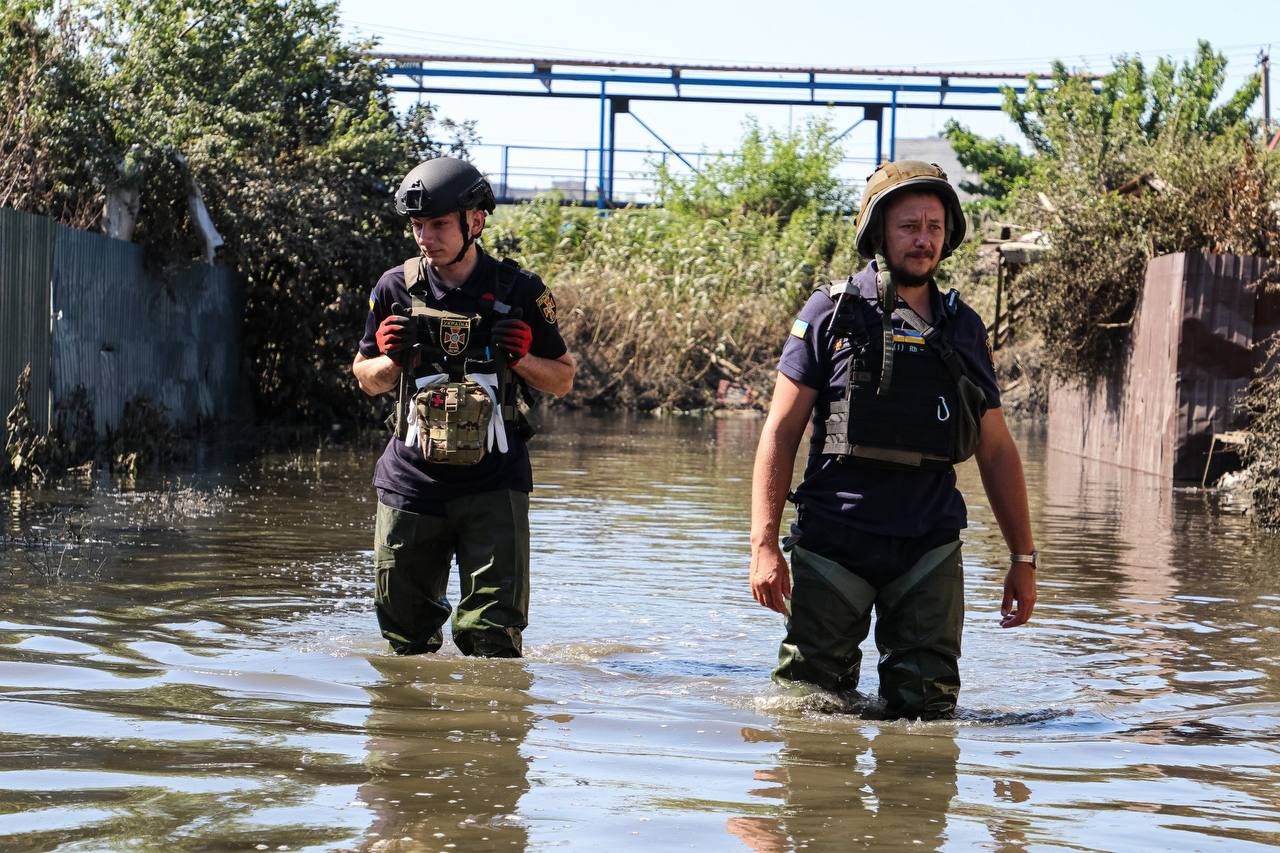 Рятувальники ліквідовують наслідки підоплення на Херсонщині Рятувальники ліквідовують наслідки підоплення на Херсонщині