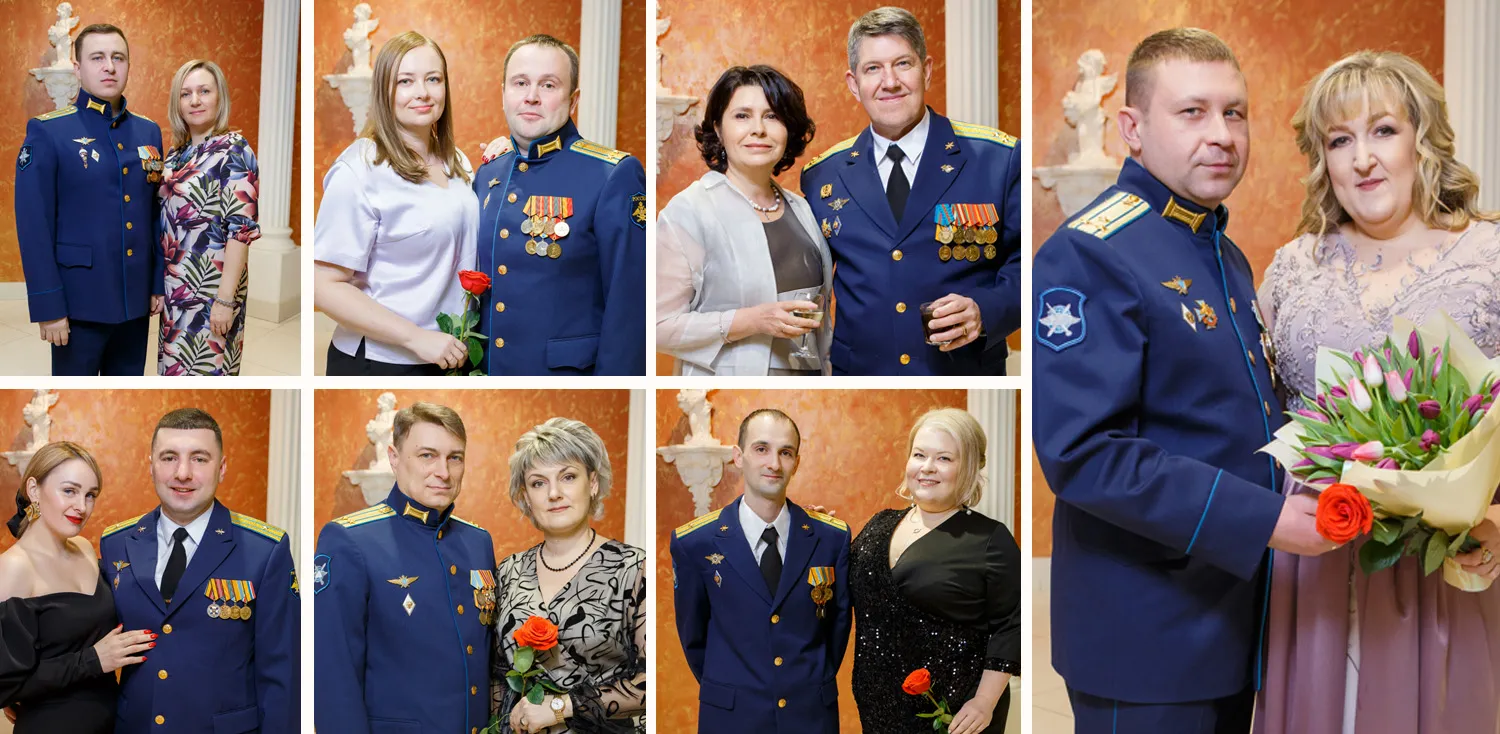 Російські офіцери разом із дружинами на весняному балу