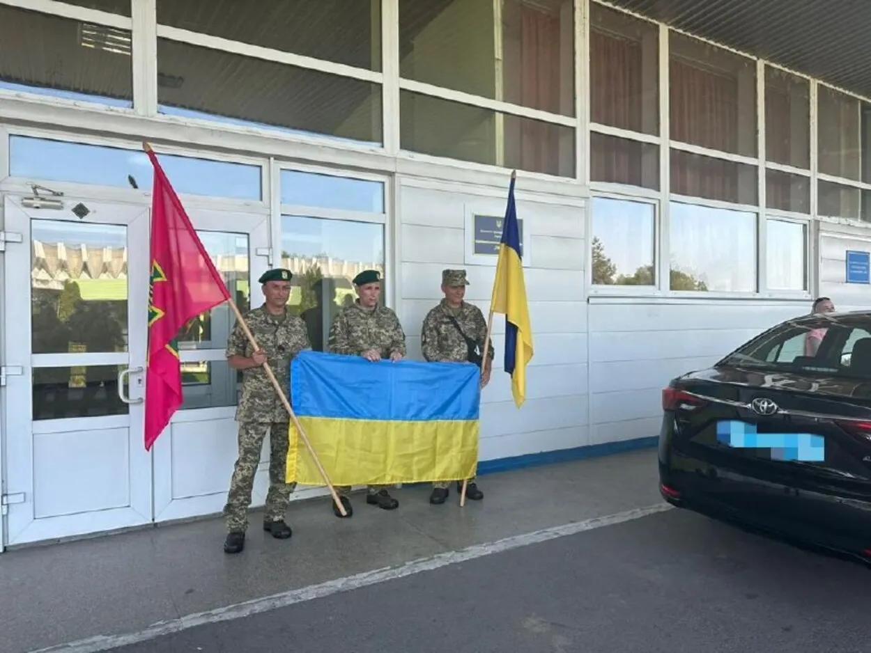 Украина вернула 3 военнопленных из Венгрии: фото освобожденных защитников