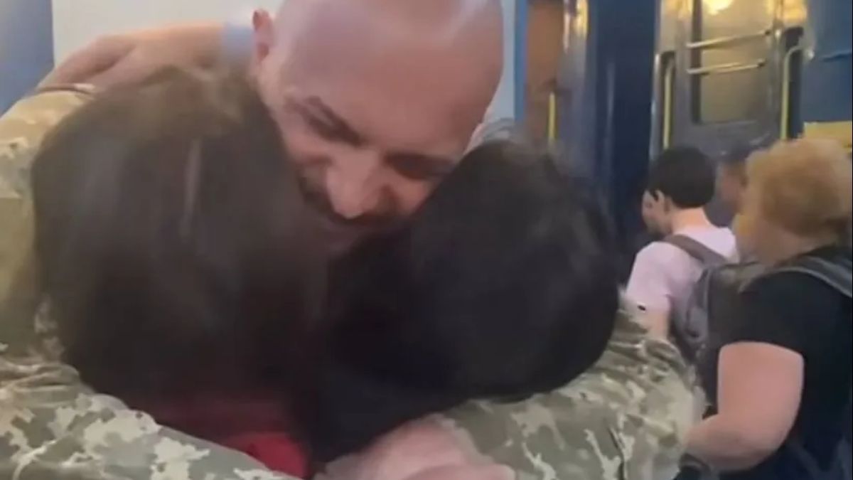 Марічка Падалко з дітьми зустрілися з чоловіком, який служить в ЗСУ - реакція доньок на тата Showbiz