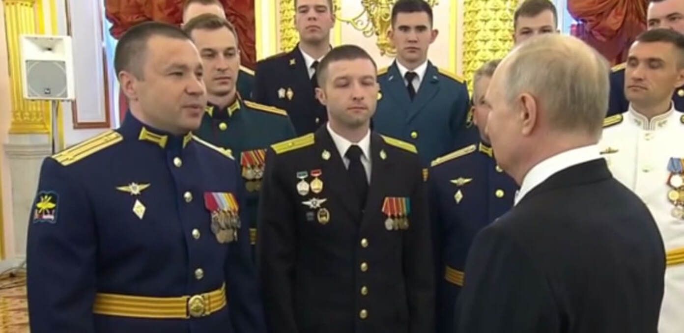 "Бамберы мы, встречайте, с*ки, папу": военные зачитали Путину стихотворение - 24 Канал