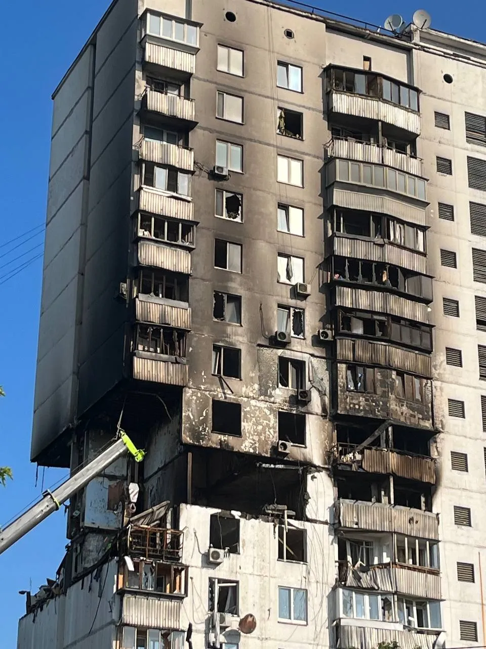 Последствия взрыва в многоэтажке в Киеве